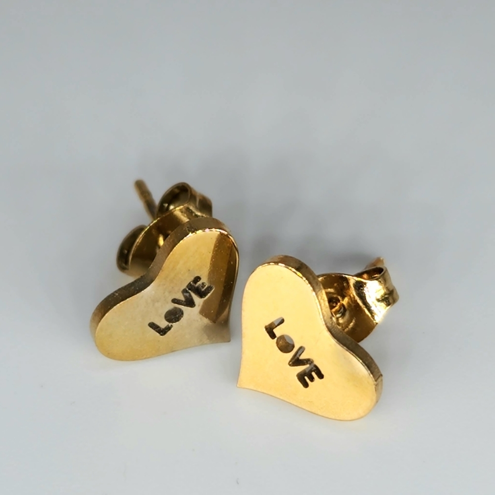 ❤️ Madewell Jewelry Love Heart Studs 14k Gold plated Hypoallergenic Jewelry